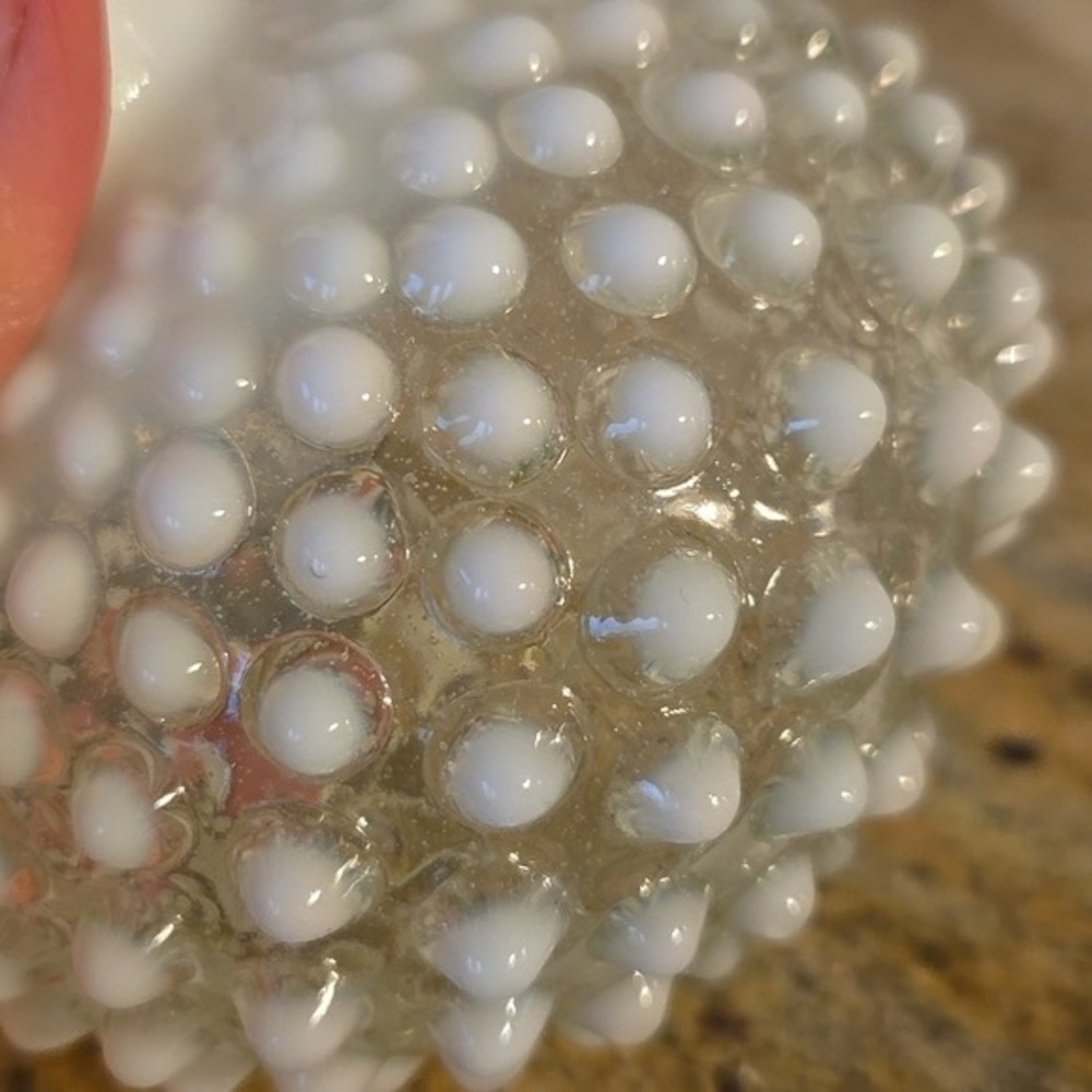 Vintage fenton milk glass hobnail vase - Picture 10 of 10